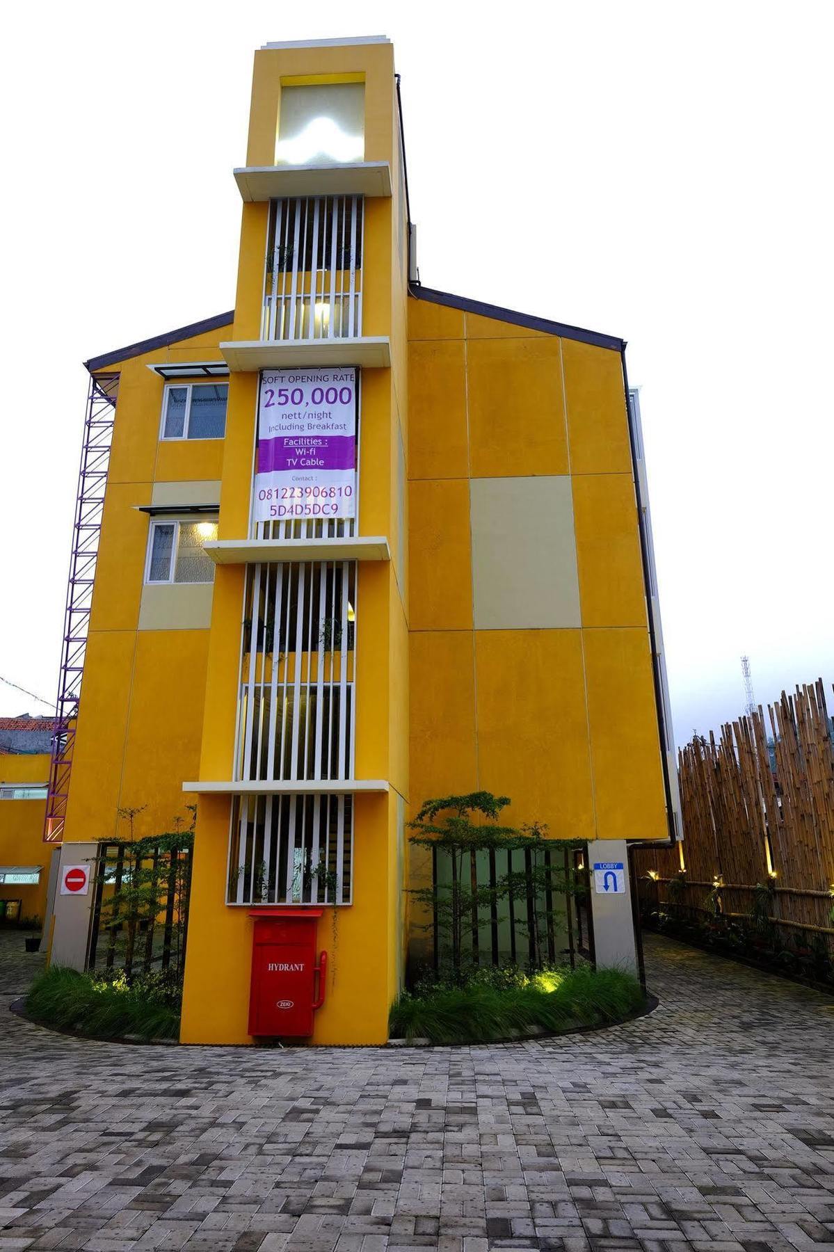 Tibera Hotel Ciumbuleuit 万隆 外观 照片
