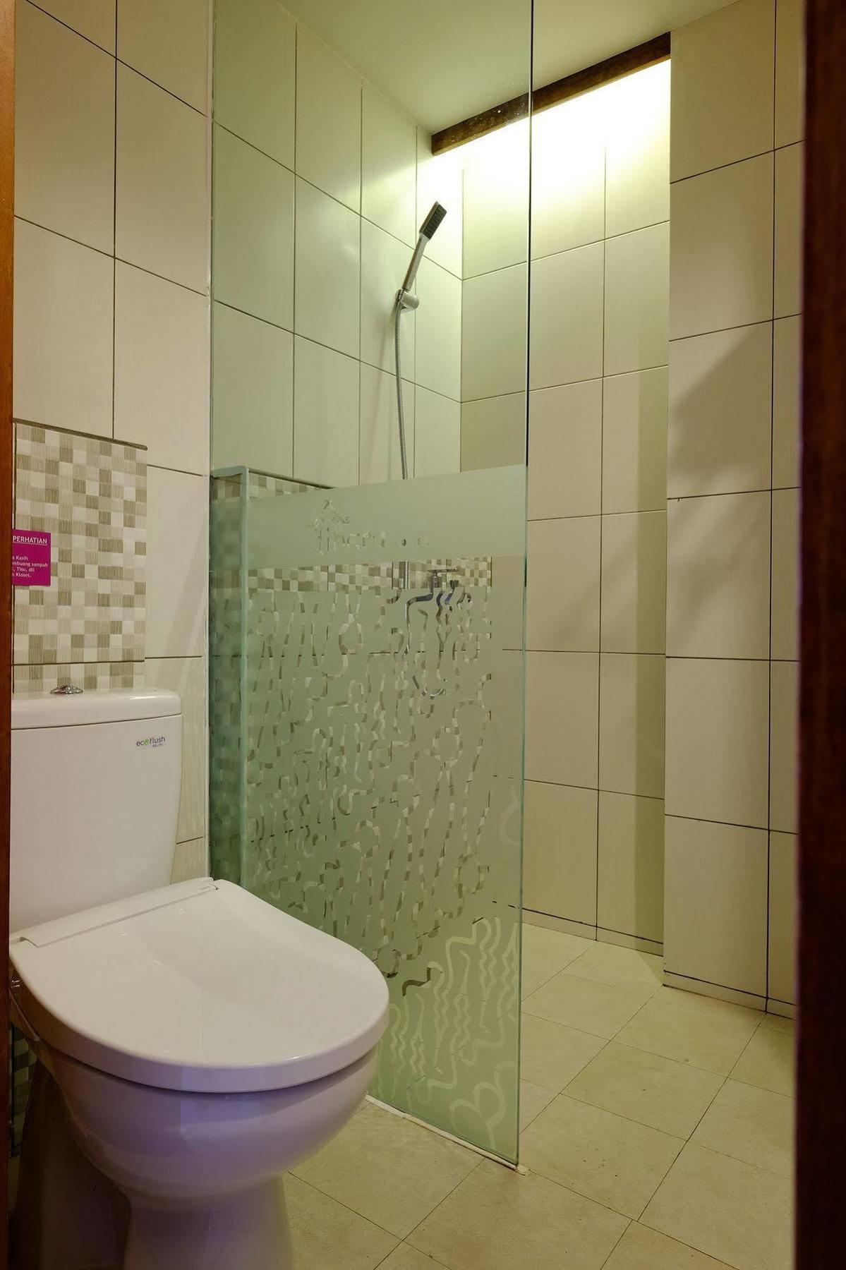 Tibera Hotel Ciumbuleuit 万隆 外观 照片