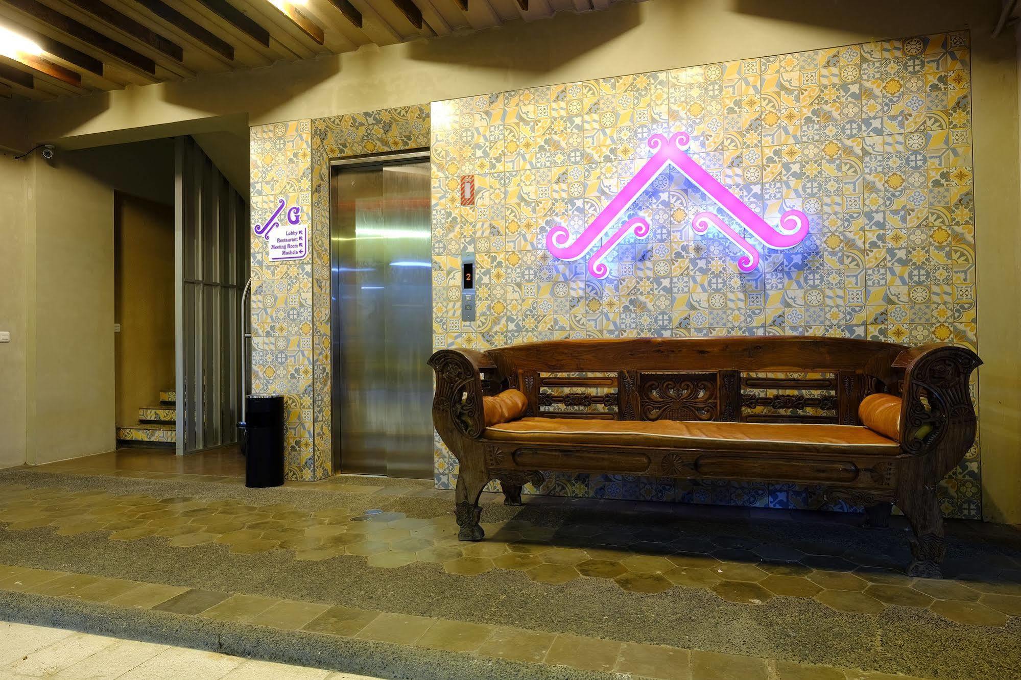 Tibera Hotel Ciumbuleuit 万隆 外观 照片